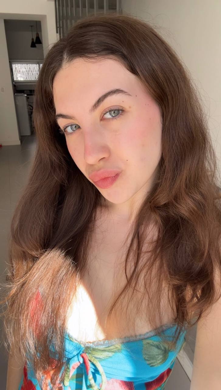 Nude girl Amber in Bangalore