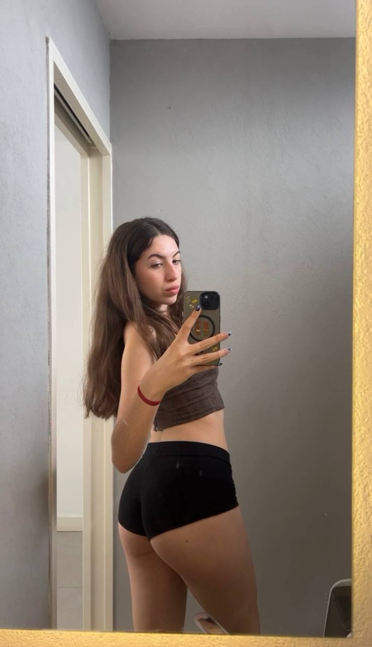 Amber in her underwear in Bangalore