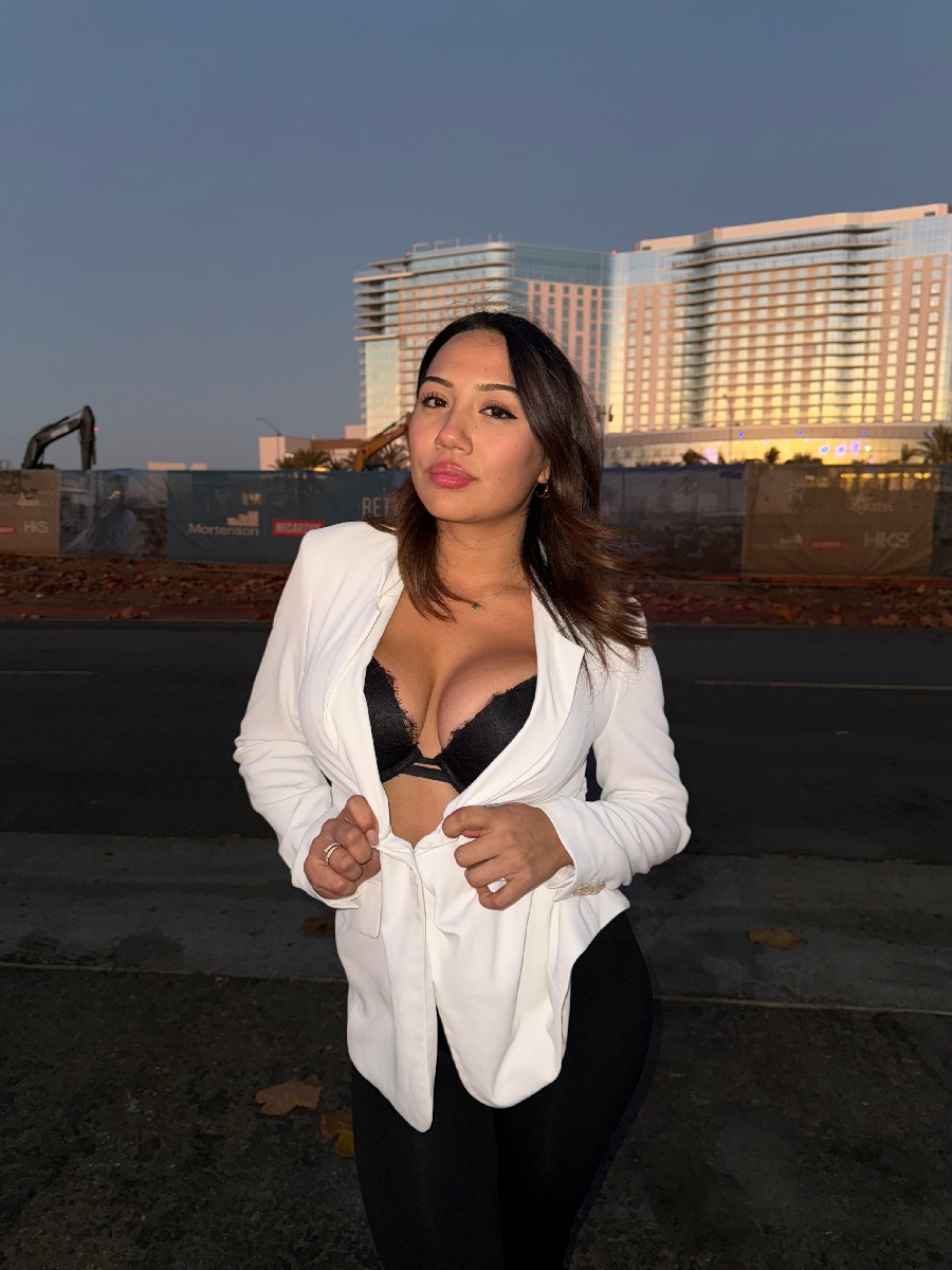 Take a pause and enjoy Ali Cruz — streaming from Bangalore