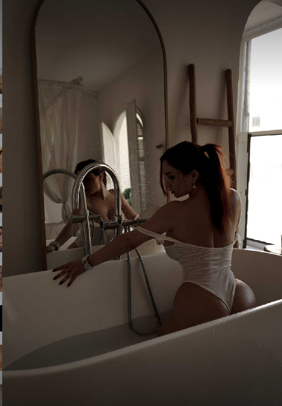 A playful frame from Miranda Faith nude — online in Bangalore