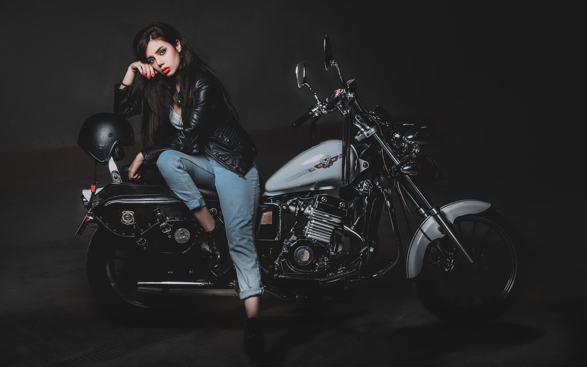 Biker girls: style and drive brings the glow — live moments in Bangalore