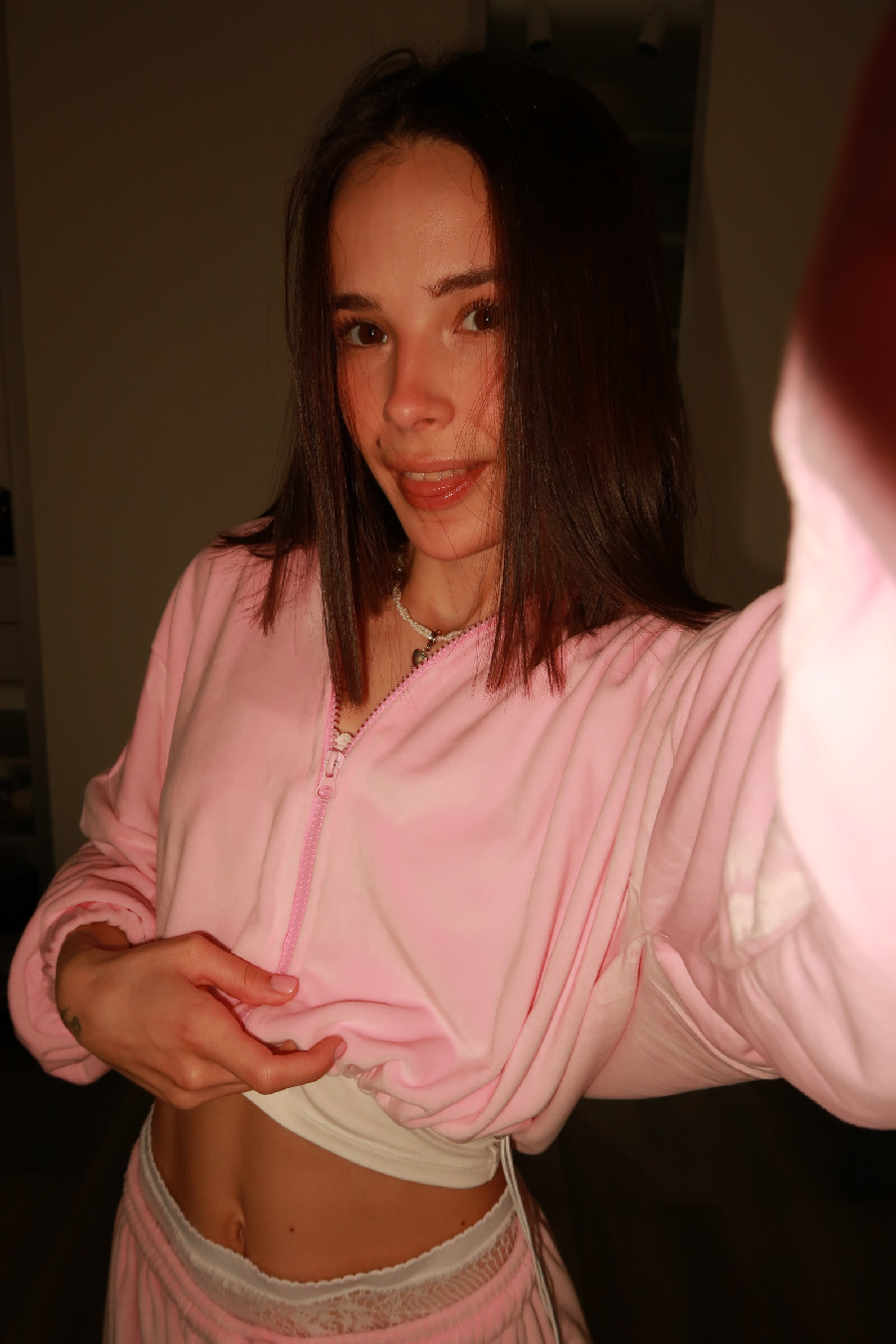 Tina brings the glow — live moments in Bangalore